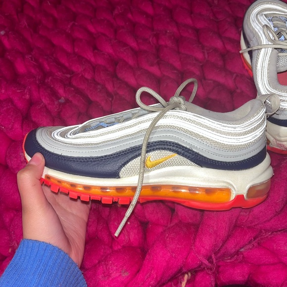 Women Nike Tenn shoes - Picture 9 of 11